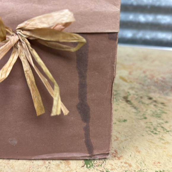 Welcome autumn curved sign and faux grass and in a paper bag - Picture 11 of 11